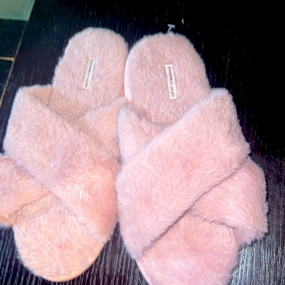 Sincerely Jules Dusty Rose Plush Slippers Cozy Cross-Strap Design